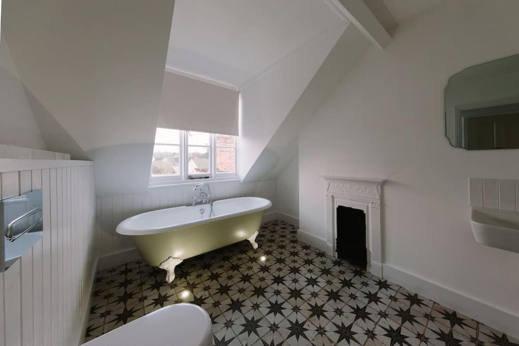 Beautiful House, Cirencester Centre, Parking 外观 照片